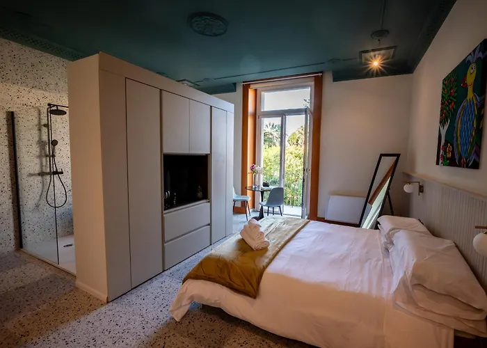 Des Bains אסראלה