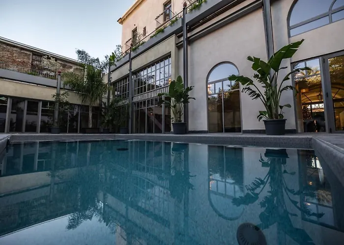 Des Bains Bed & Breakfast 4*