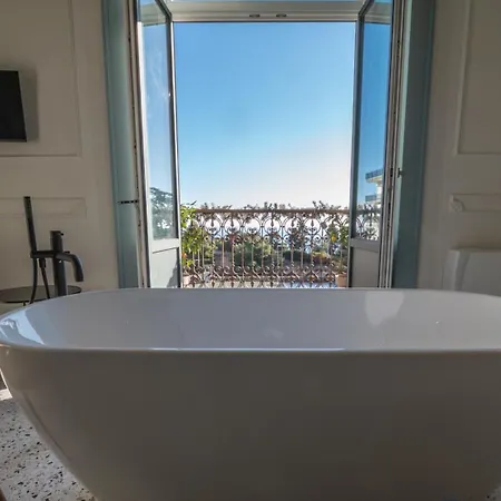 Des Bains Ачиреале